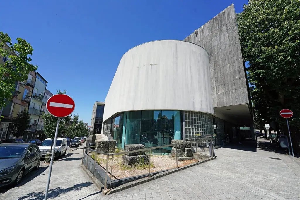 Biblioteca Lúcio Craveiro da Silva