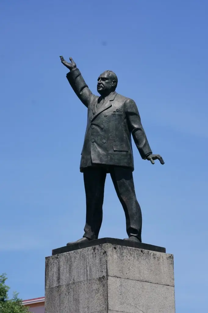 Estátua de Santos da Cunha