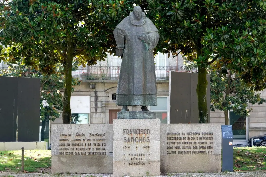 Estátua de Francisco Sanches
