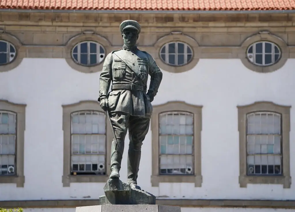 Estátua do Marechal Gomes da Costa