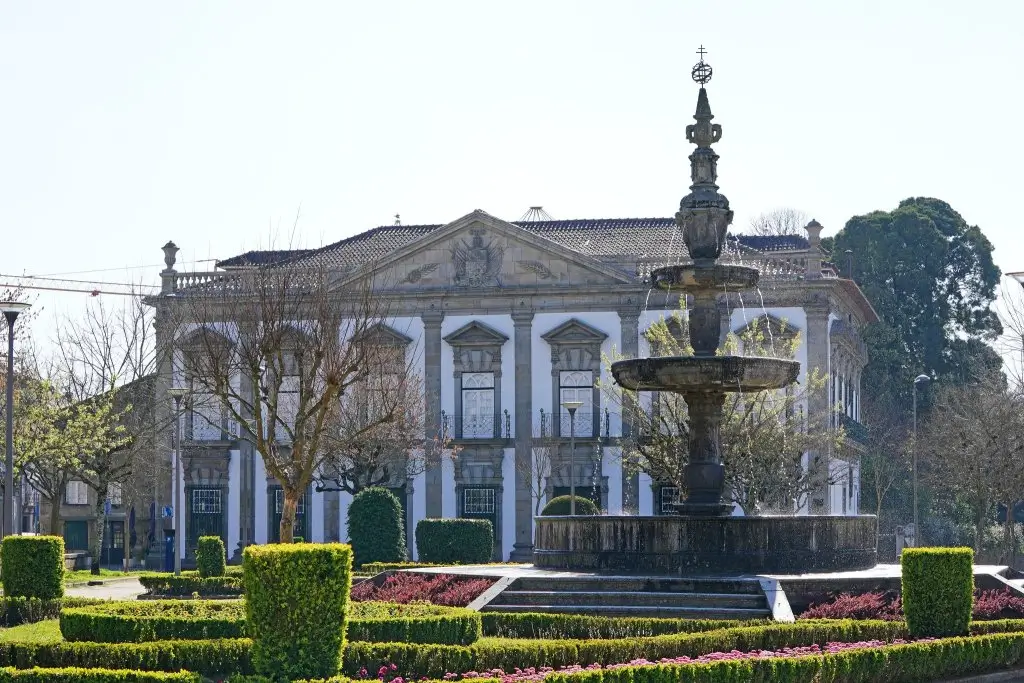 Abaixo de Braga