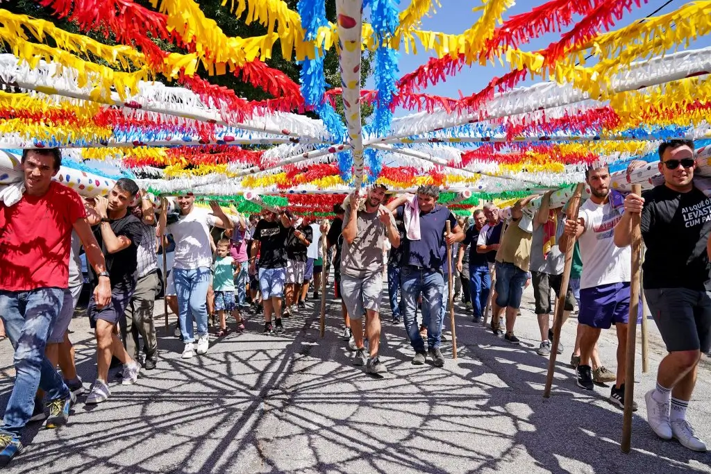 Festas em Honra do Santíssimo Sacramento e do Sagrado Coração de Jesus – Sobreposta