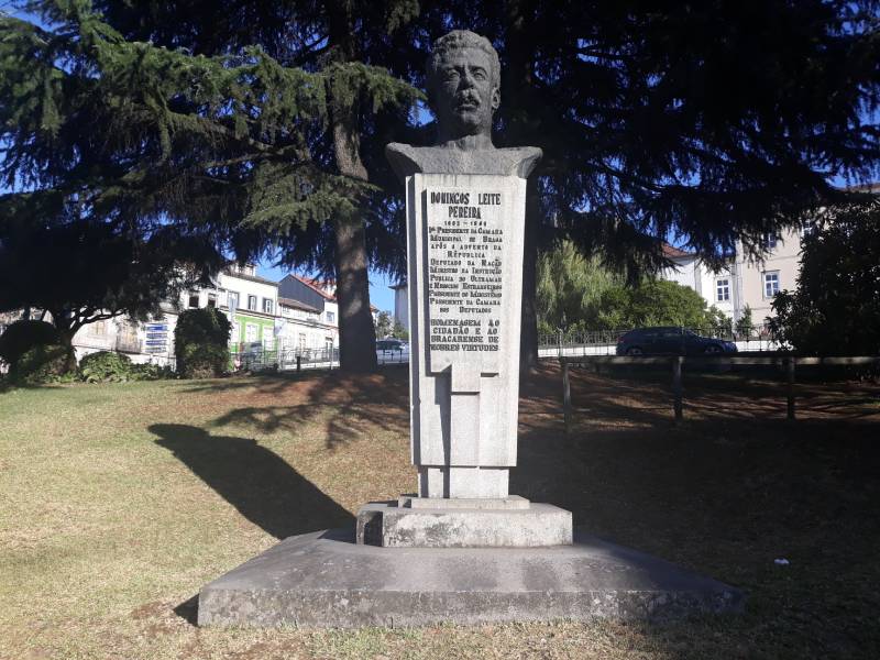 Busto de Domingos Leite Pereira
