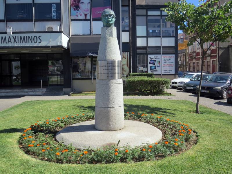 Busto do Padre Armando Gonçalves